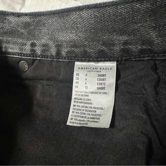 American Eagle Distressed Mom Jeans Size 6 Short - Picture 5 of 5